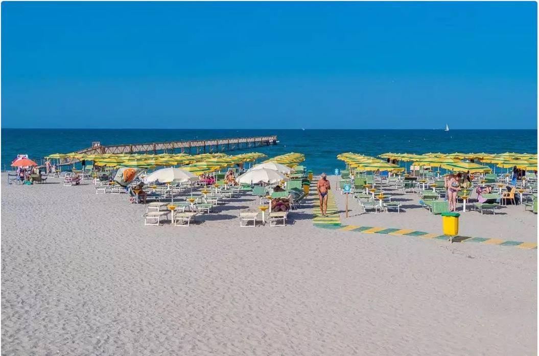 Vacanceselect Mobil Homes - Camping Pineta Sul Mare Camping Village Cesena Bagian luar foto