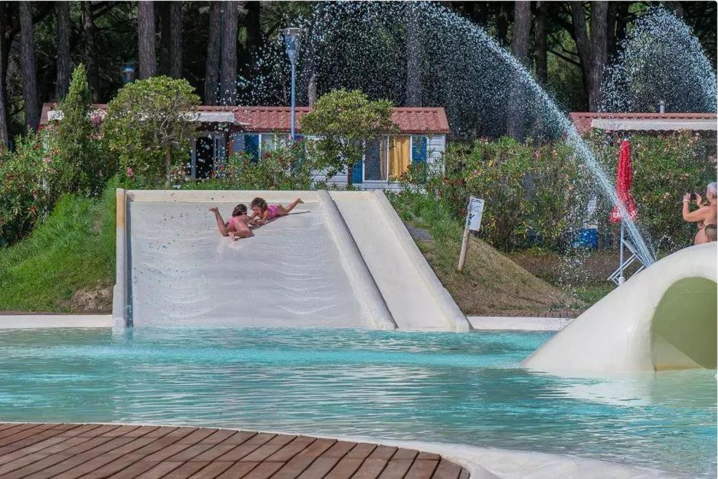 Vacanceselect Mobil Homes - Camping Pineta Sul Mare Camping Village Cesena Bagian luar foto